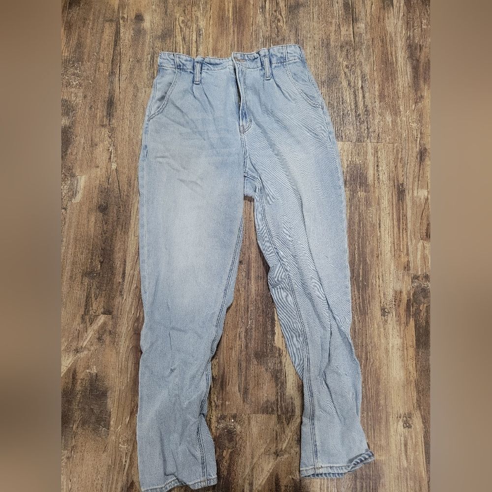 American Eagle High Rise Paper Bag Waist Mom Jeans Light Wash Size 8 Long